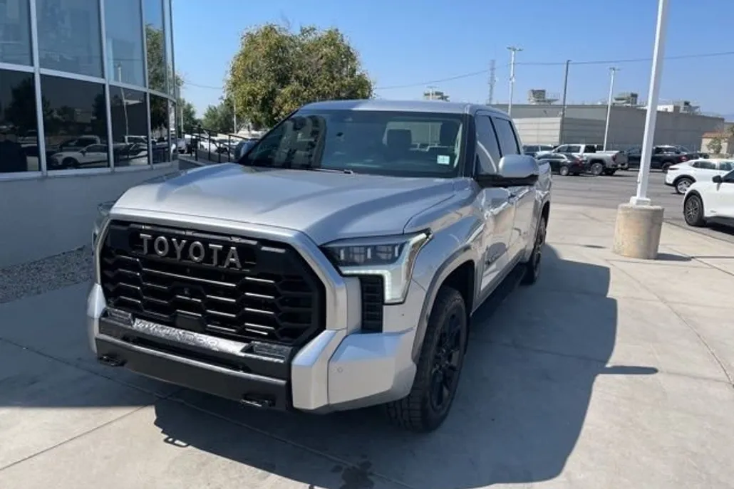 2023 Toyota Tundra Limited photo 1