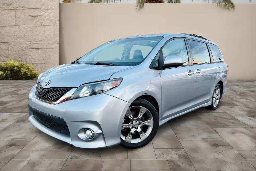 2013 Toyota Sienna SE photo 1