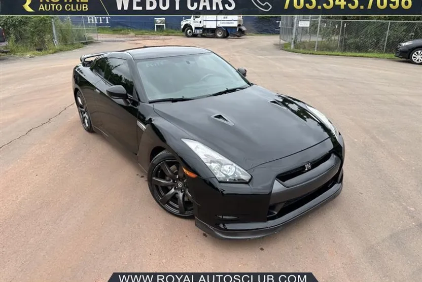 2010 Nissan GT-R Premium photo 1