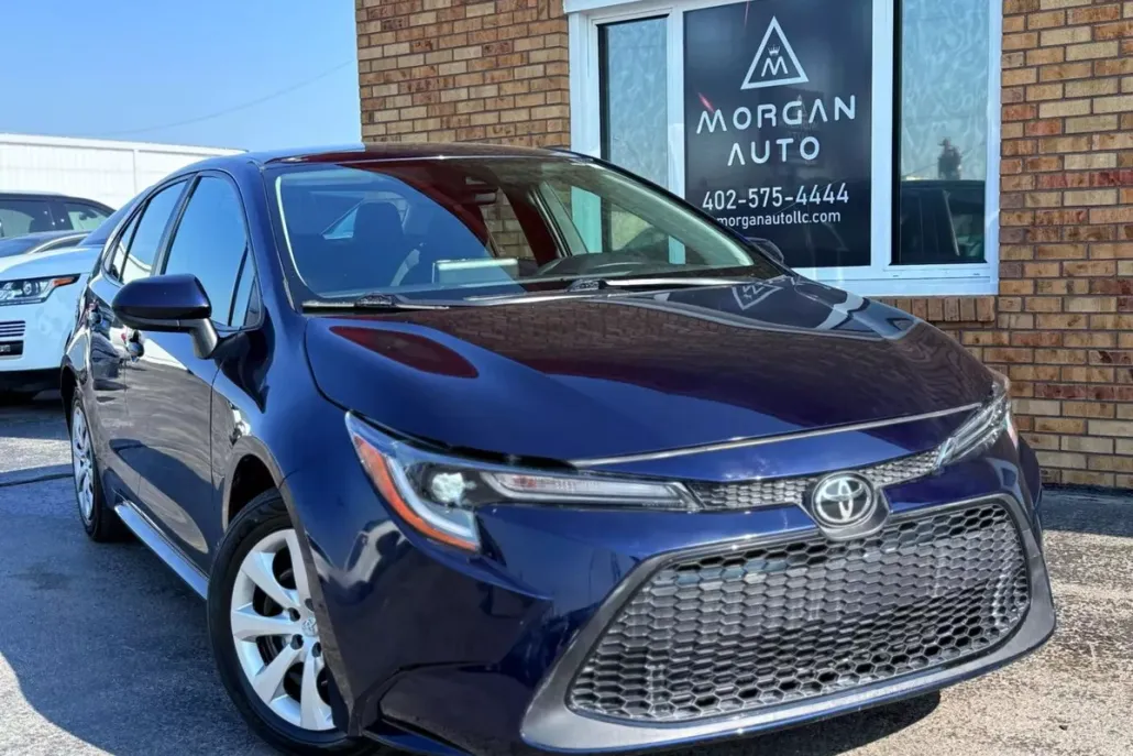 2020 Toyota Corolla LE photo 1