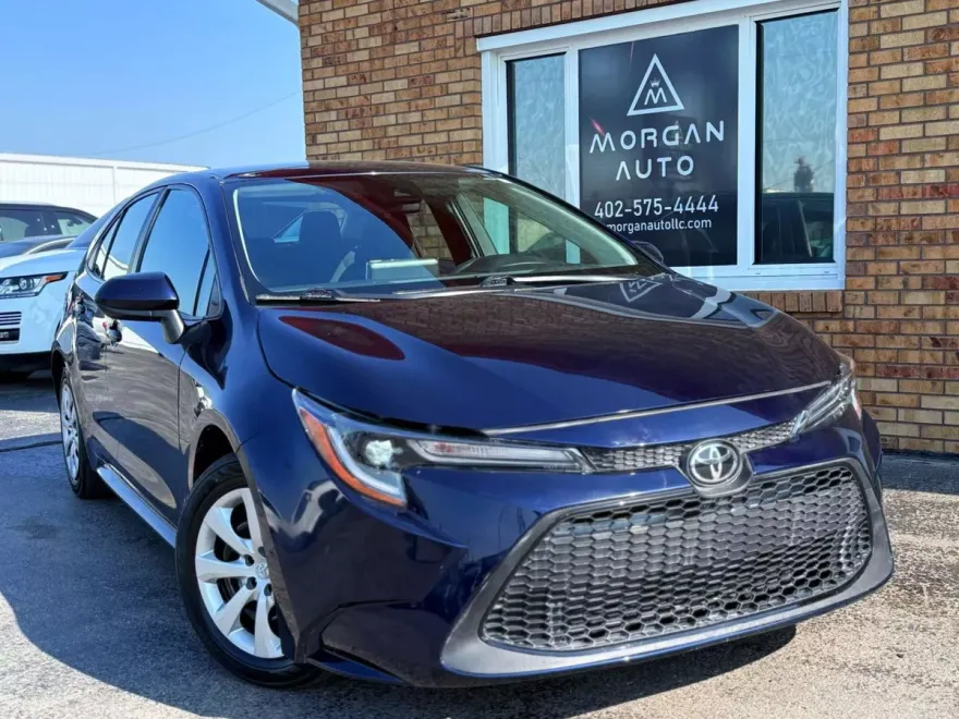 2020 Toyota Corolla LE photo 1