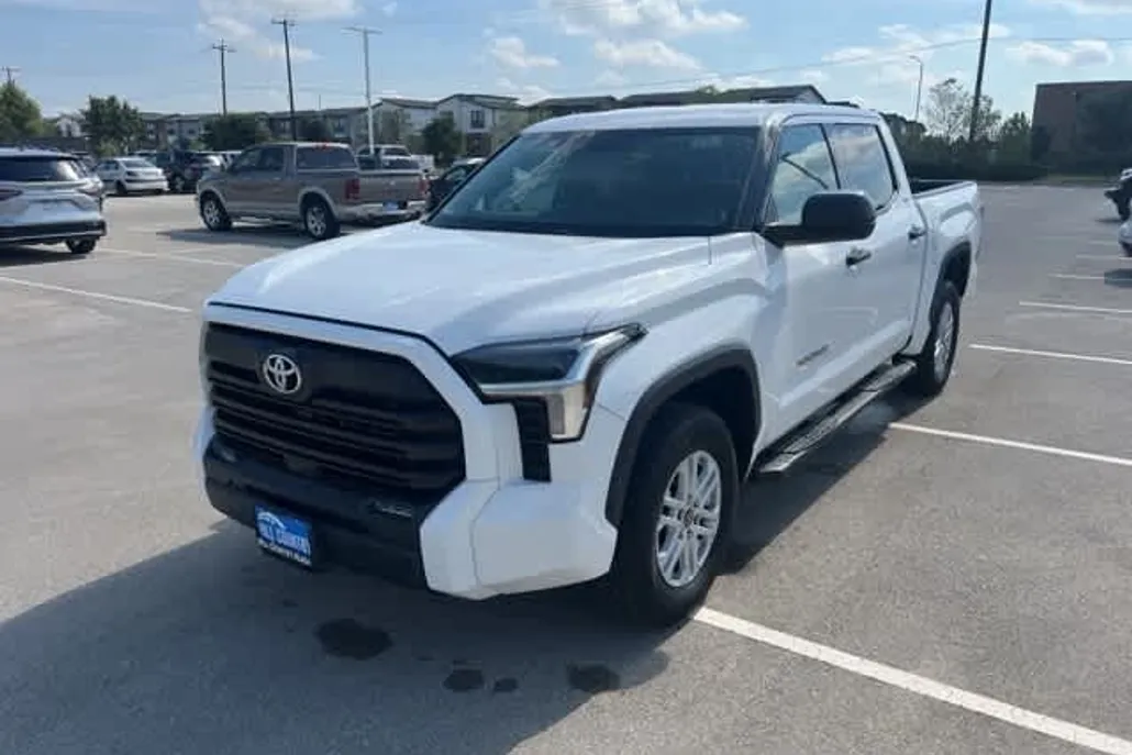 2022 Toyota Tundra SR5 photo 1
