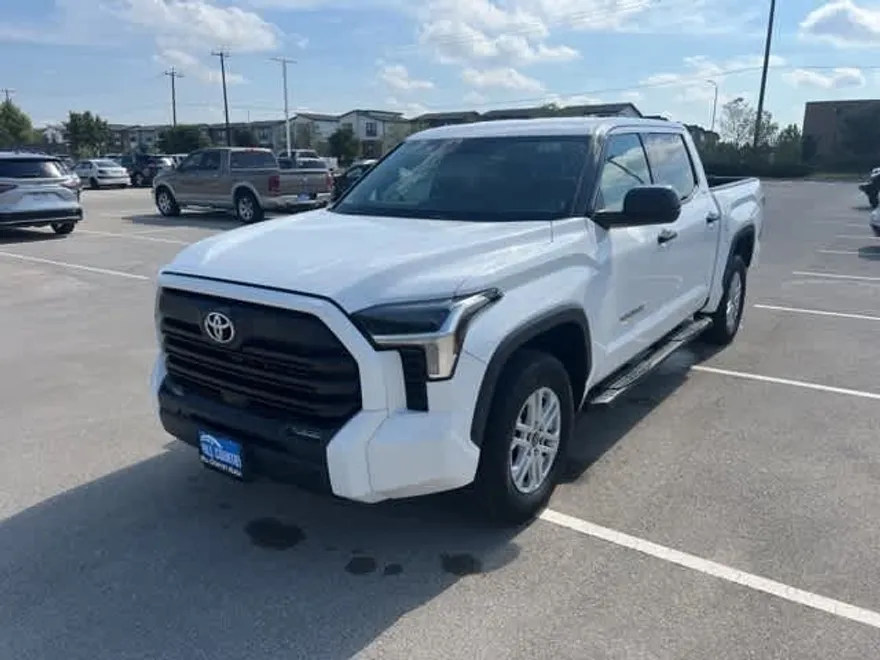 2022 Toyota Tundra SR5 photo 1