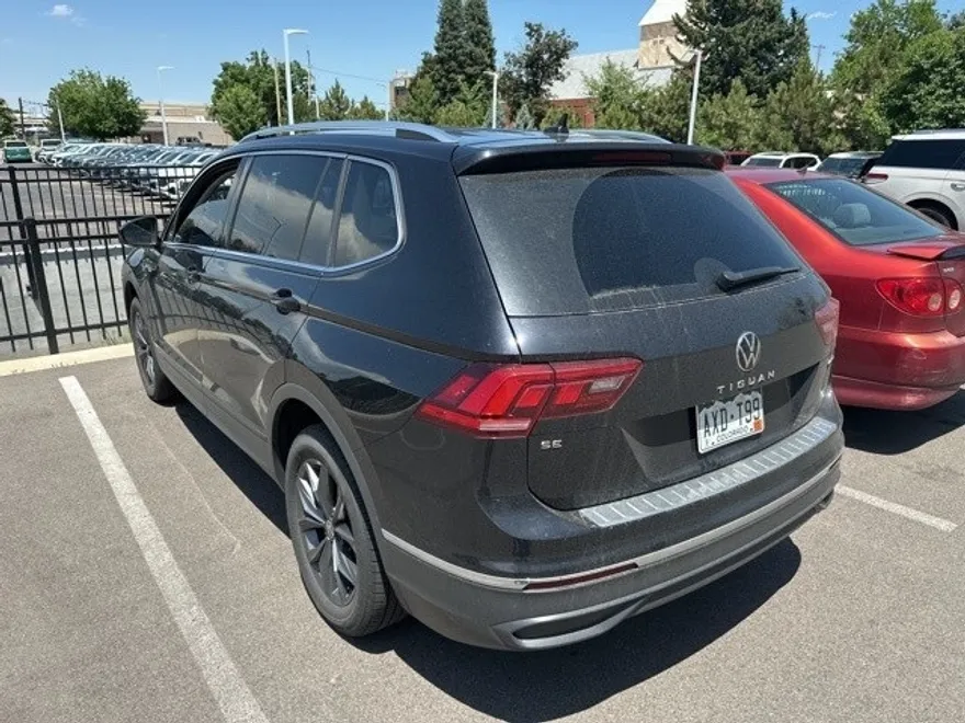 2022 Volkswagen Tiguan SE photo 1