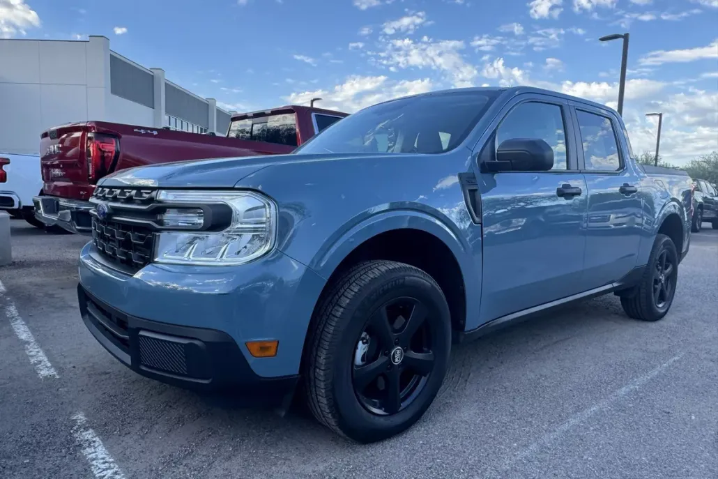 2023 Ford Maverick XL photo 1