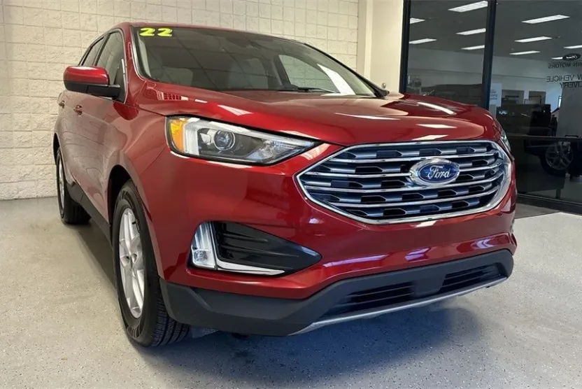 2022 Ford Edge SEL photo 1