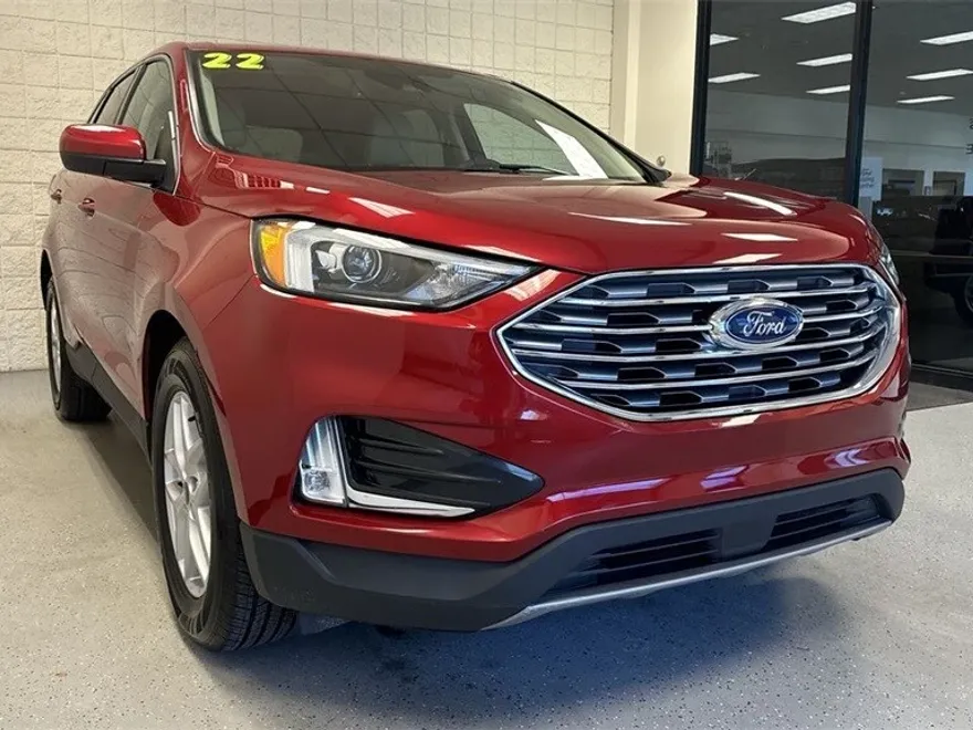 2022 Ford Edge SEL photo 1