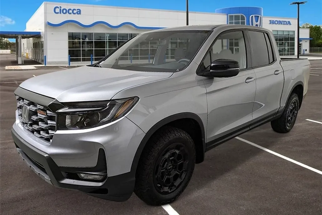 2025 Honda Ridgeline TrailSport photo 1
