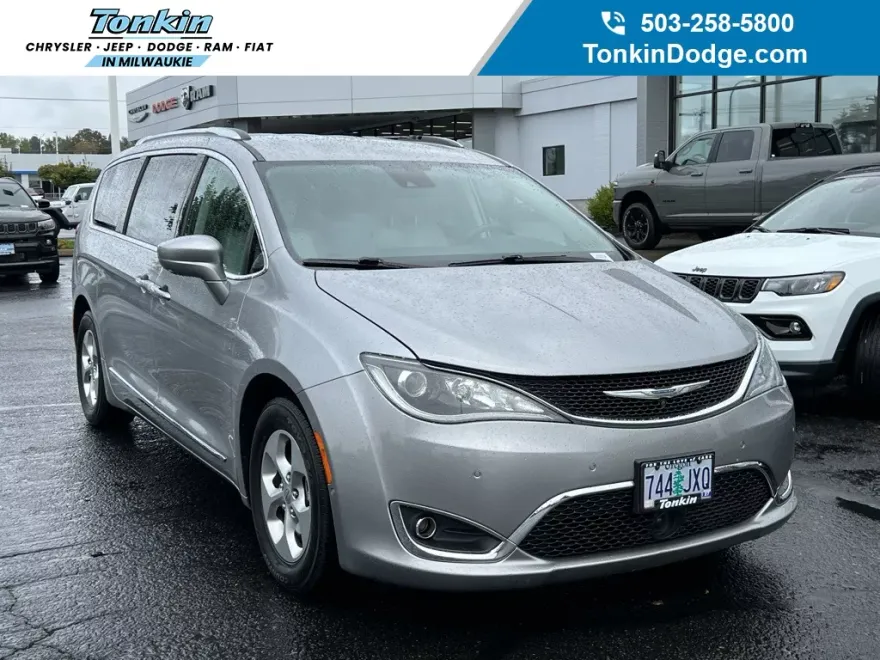 2017 Chrysler Pacifica Touring Plus photo 1