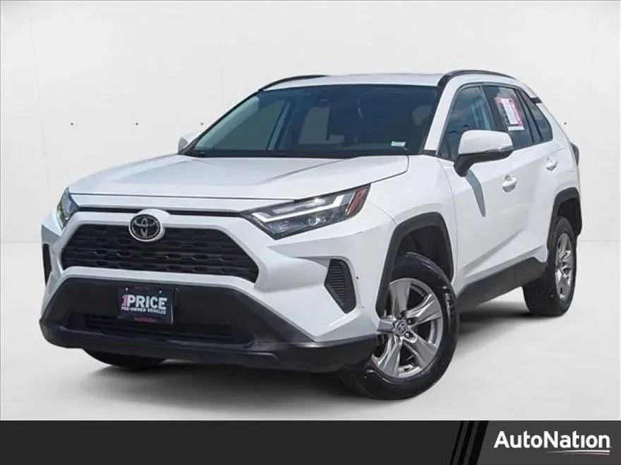 2023 Toyota RAV4 XLE photo 1