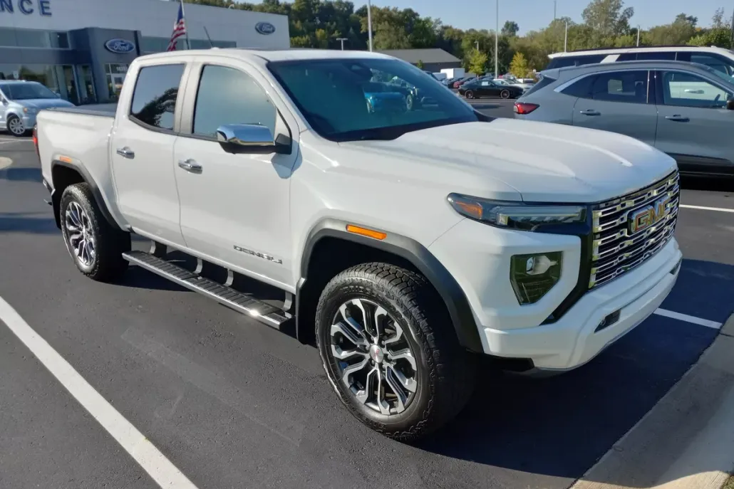 2024 Gmc Canyon Denali photo 1