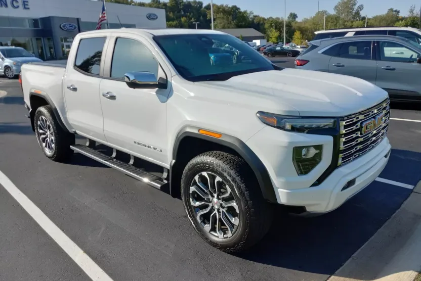 2024 Gmc Canyon Denali photo 1