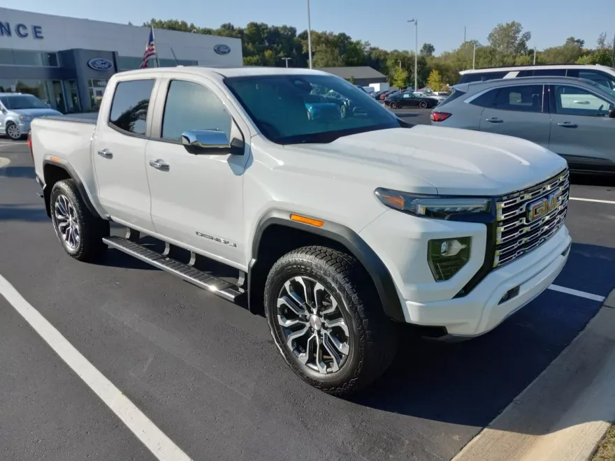 2024 Gmc Canyon Denali photo 1