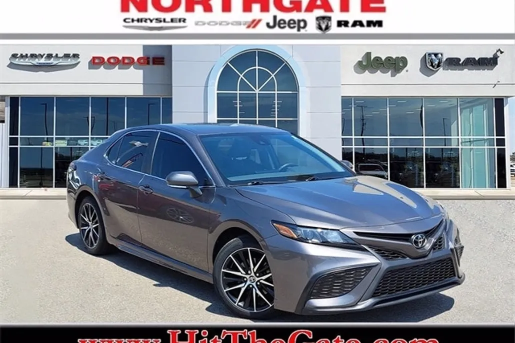 2023 Toyota Camry SE photo 1