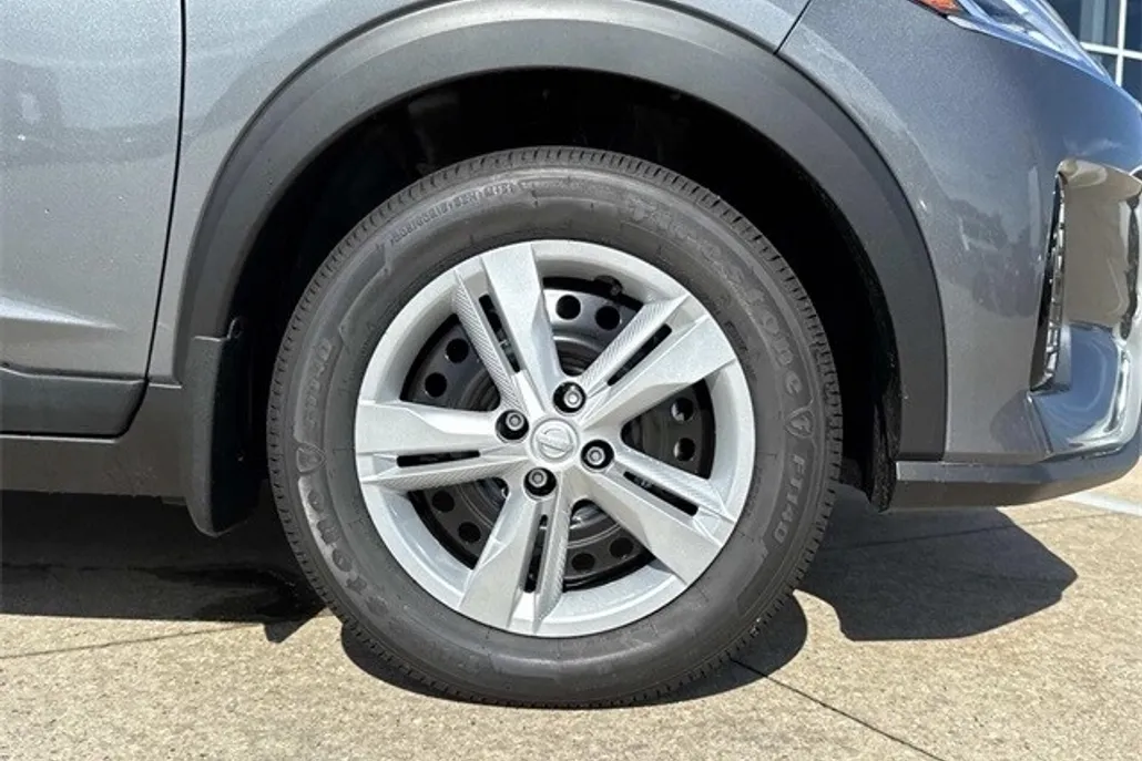 2025 Nissan Kicks Play S photo 1