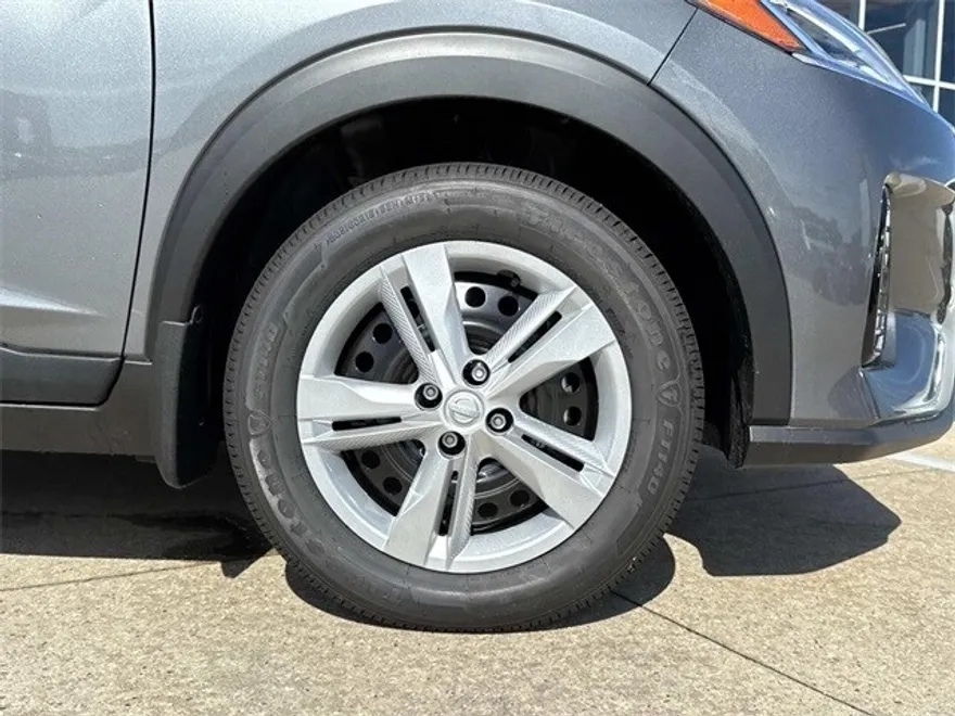 2025 Nissan Kicks Play S photo 1