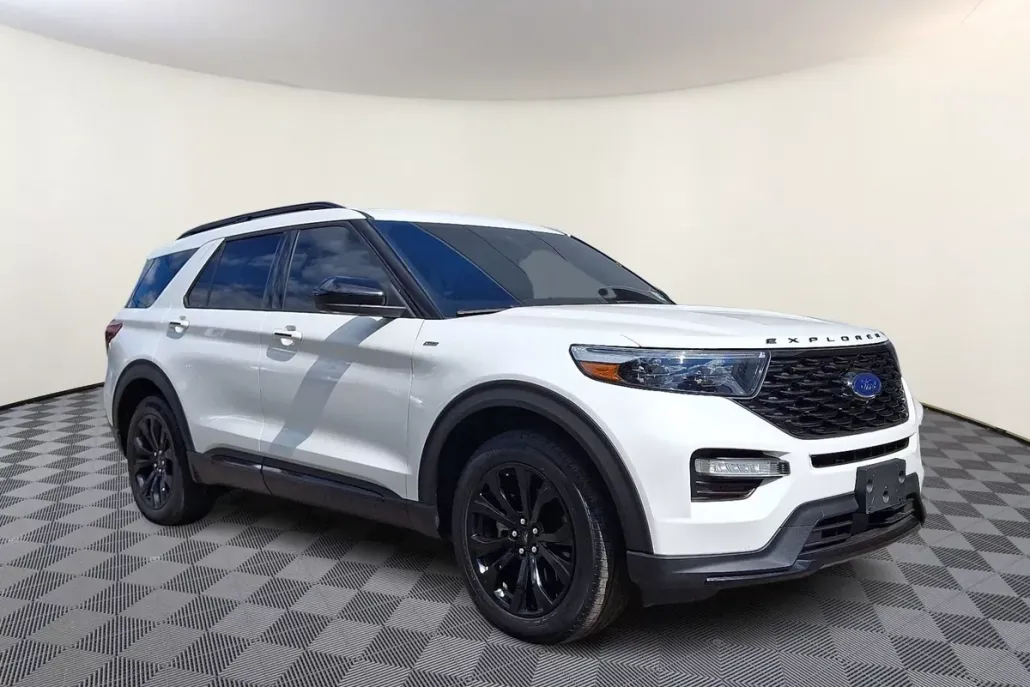 2022 Ford Explorer ST-Line photo 1