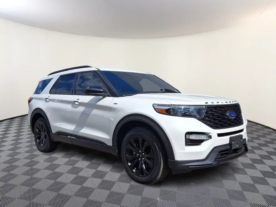 2022 Ford Explorer ST-Line photo 1