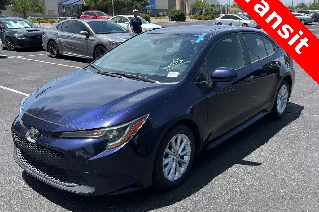 2020 Toyota Corolla LE photo 1