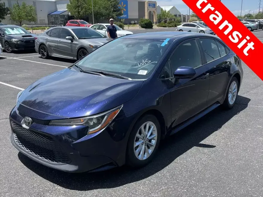 2020 Toyota Corolla LE photo 1