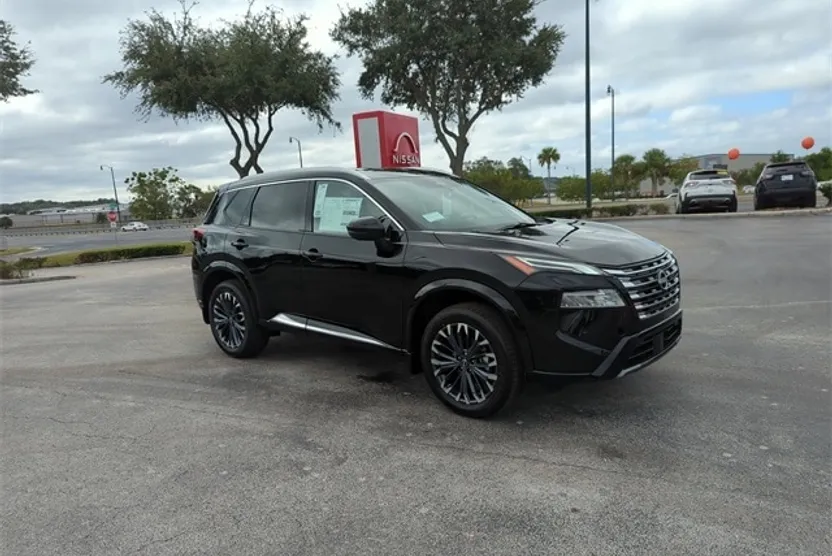 2026 Nissan Rogue Platinum photo 1