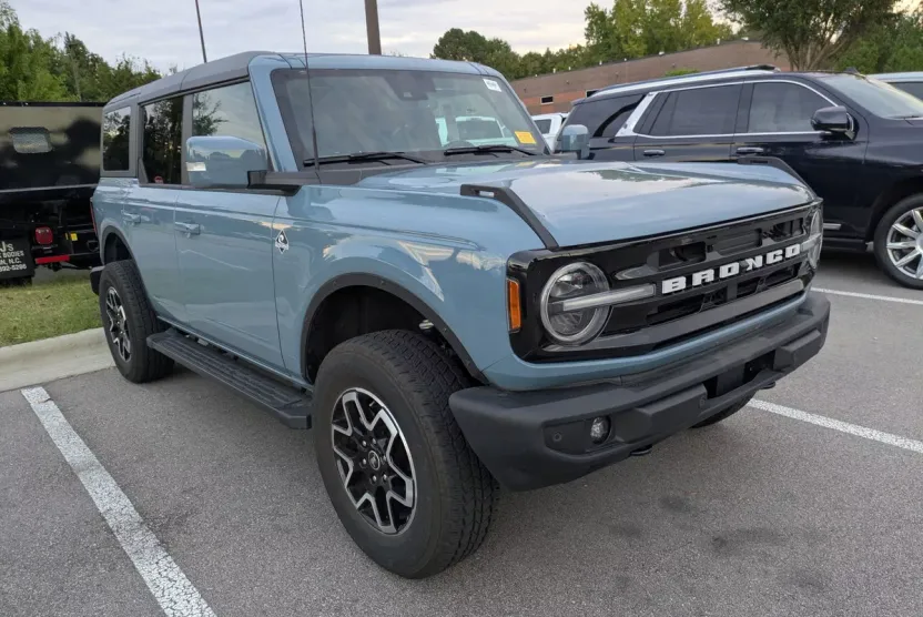 2023 Ford Bronco Outer Banks photo 1