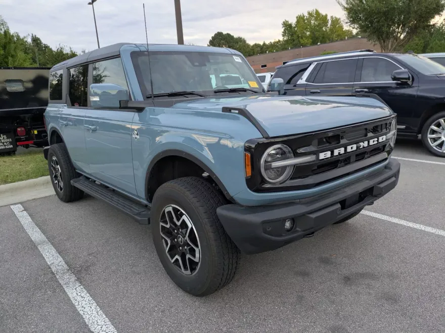 2023 Ford Bronco Outer Banks photo 1