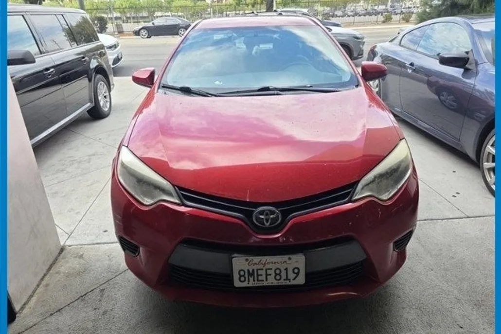 2016 Toyota Corolla LE photo 1