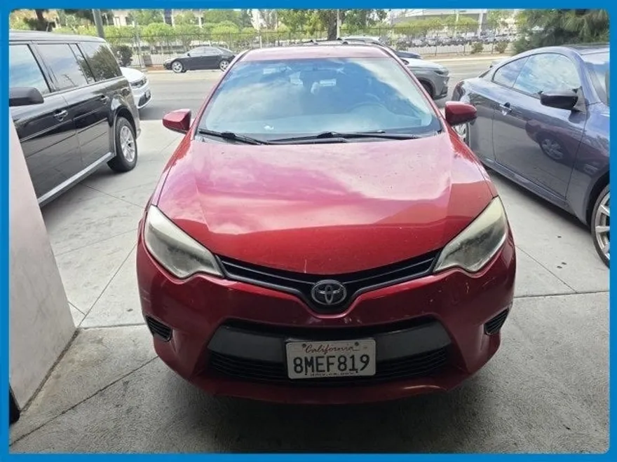 2016 Toyota Corolla LE photo 1