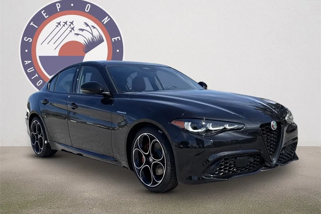 2025 Alfa Romeo Giulia Base photo 1