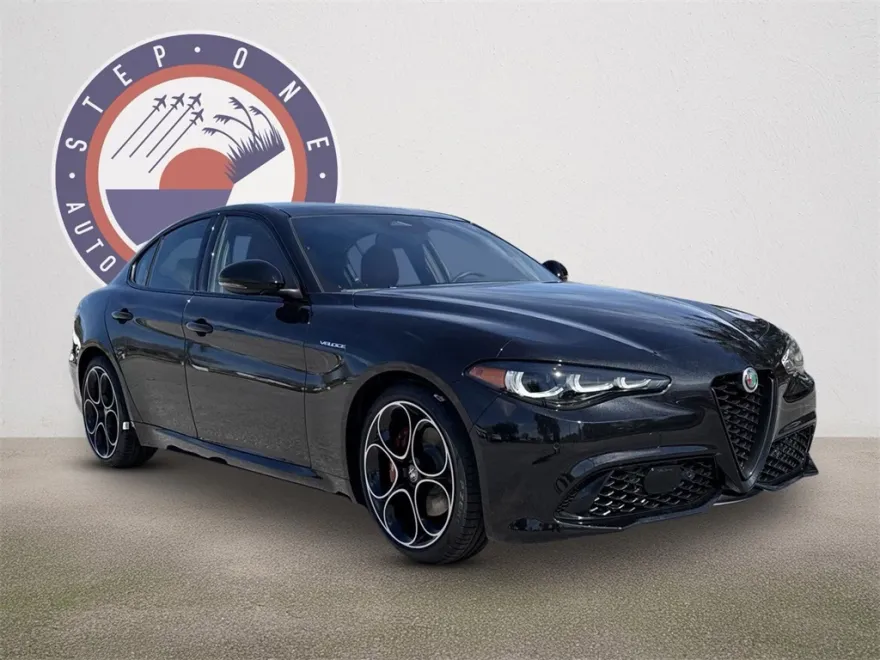 2025 Alfa Romeo Giulia Base photo 1