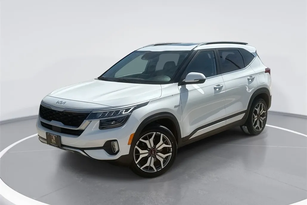 2022 Kia Seltos SX photo 1