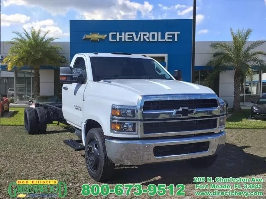 2023 Chevrolet Silverado 5500HD Work Truck photo 1