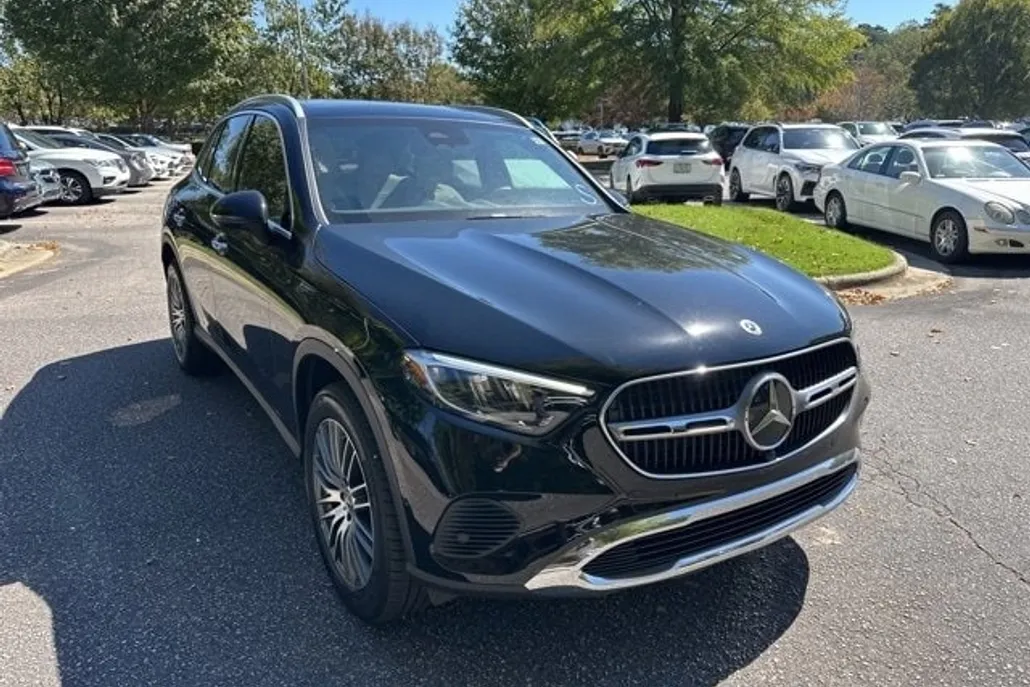 2024 Mercedes Benz GLC 300 4MATIC photo 1