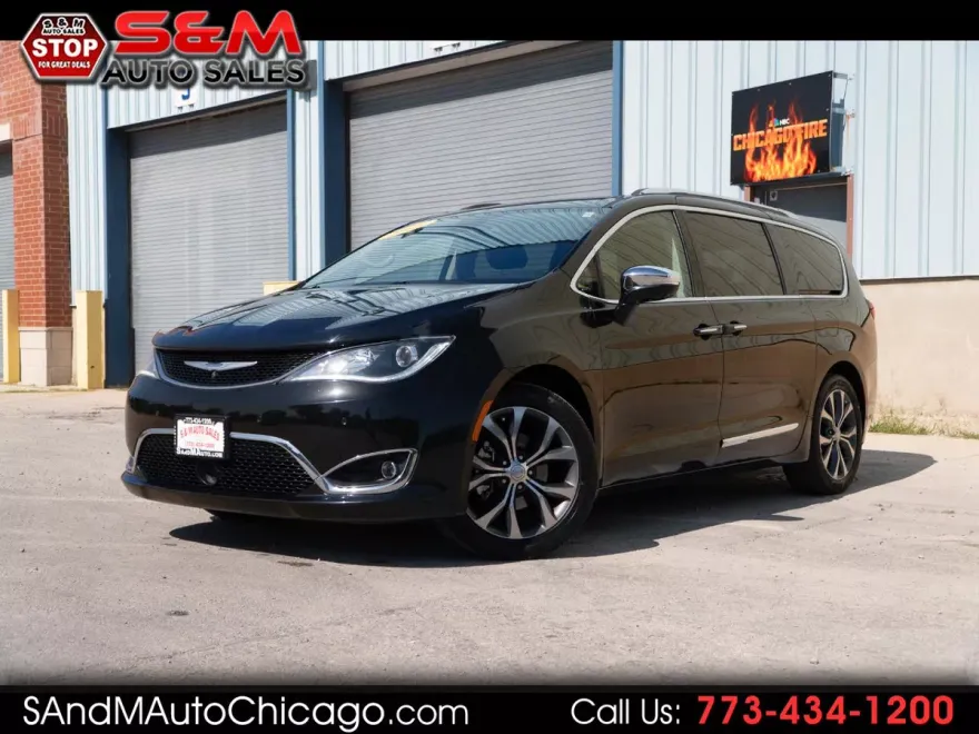 2018 Chrysler Pacifica Limited photo 1