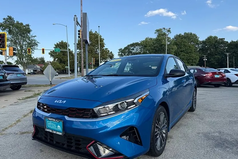 2023 Kia Forte LXS photo 1