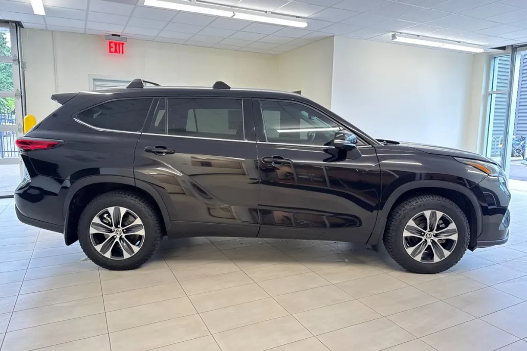 2020 Toyota Highlander XLE photo 1