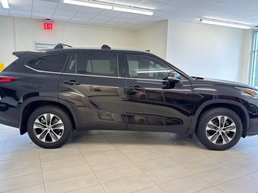 2020 Toyota Highlander XLE photo 1