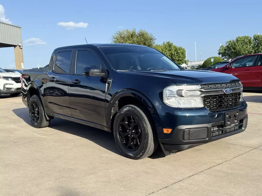 2023 Ford Maverick XLT photo 1