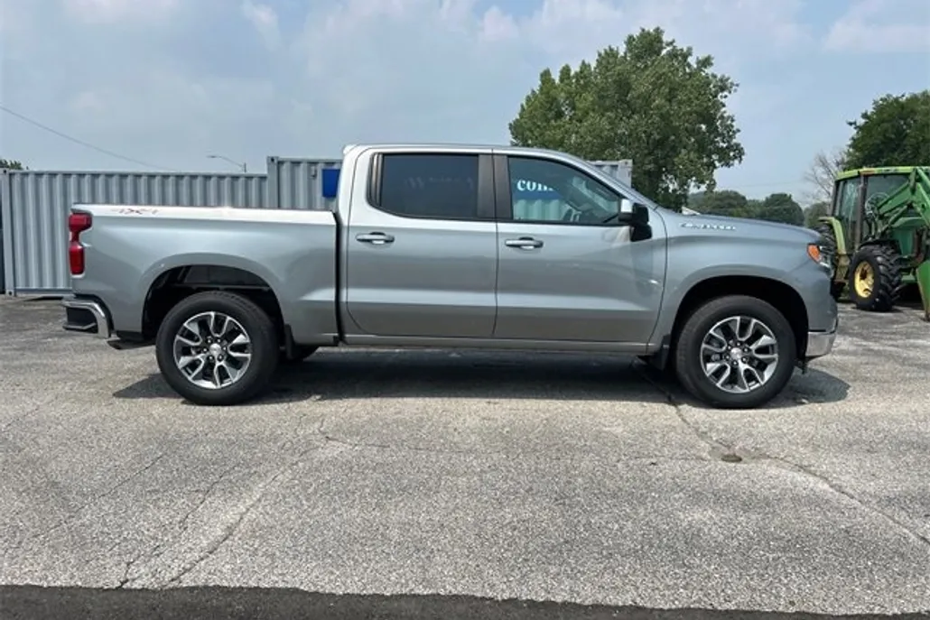 2026 Chevrolet Silverado 1500 LT photo 1