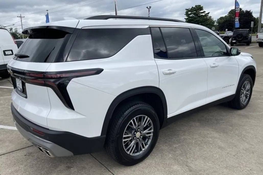 2025 Chevrolet Traverse photo 1