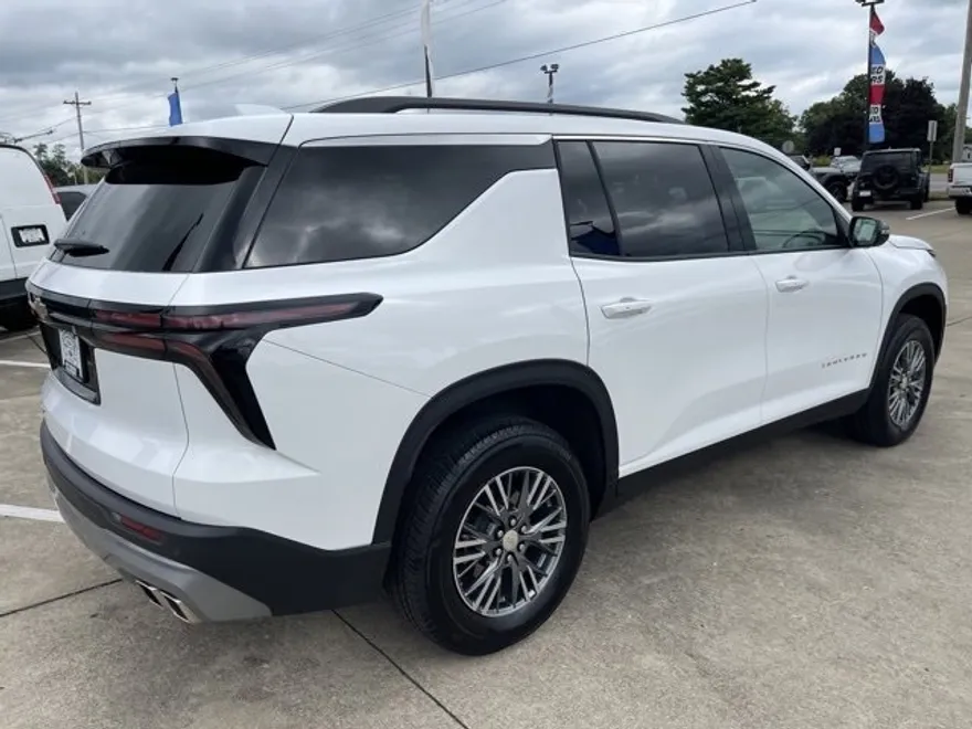 2025 Chevrolet Traverse photo 1