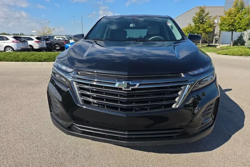 2023 Chevrolet Equinox LS photo 1