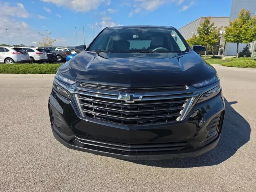 2023 Chevrolet Equinox LS photo 1