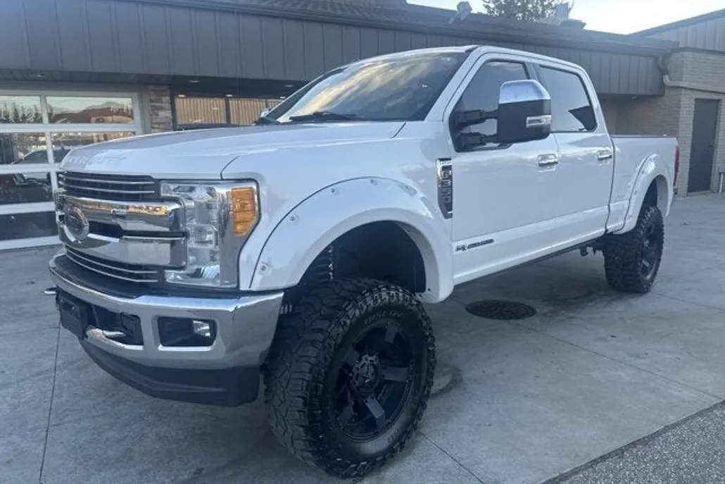 2017 Ford F-350 Lariat photo 1