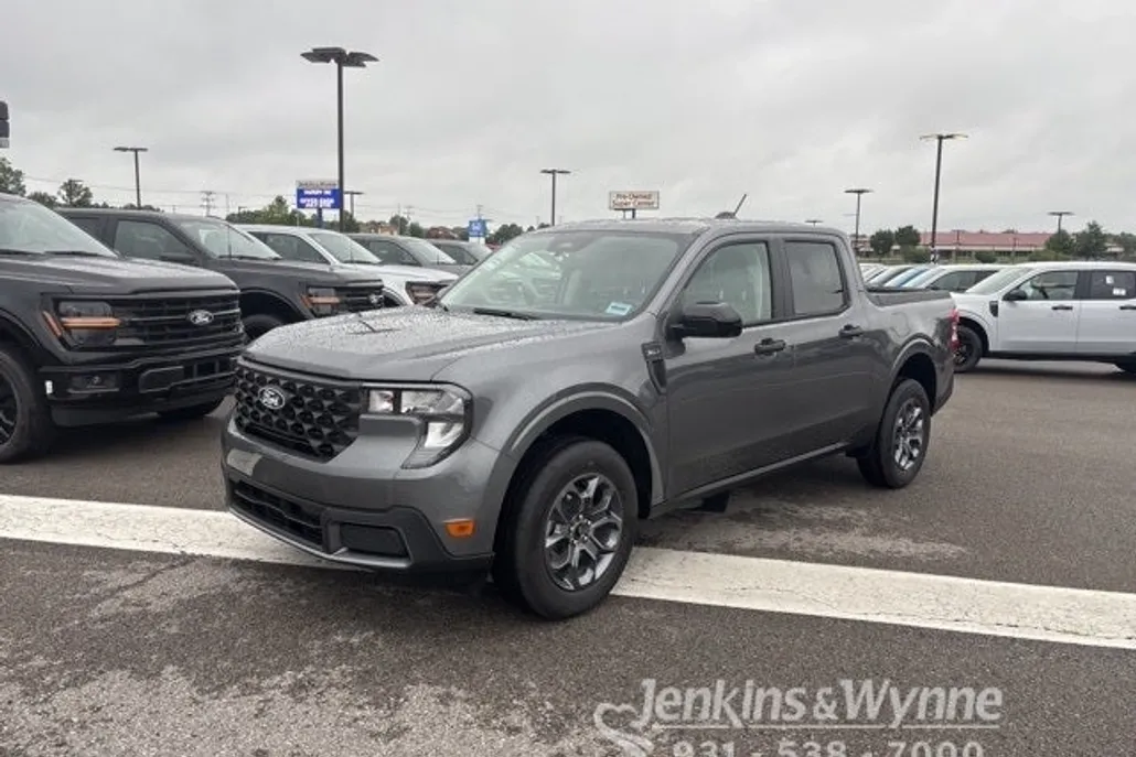 2025 Ford Maverick XLT photo 1