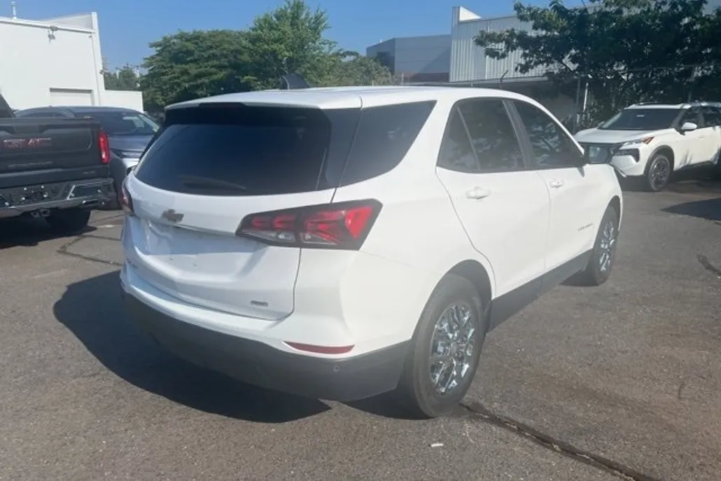2024 Chevrolet Equinox LS photo 1