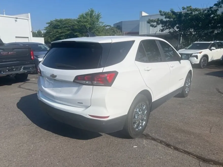 2024 Chevrolet Equinox LS photo 1