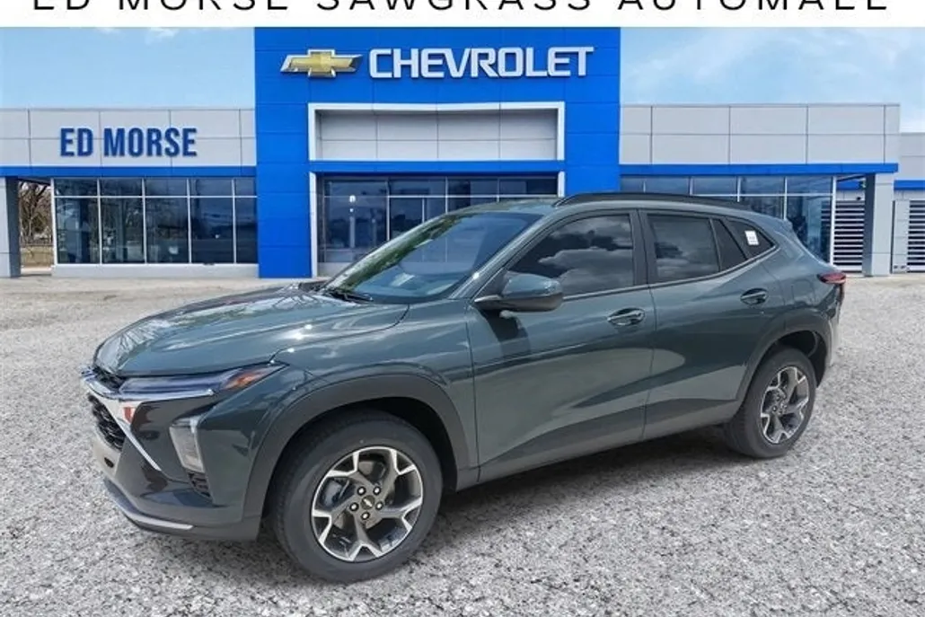 2025 Chevrolet Trax LT photo 1