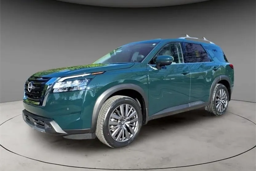 2024 Nissan Pathfinder SL photo 1